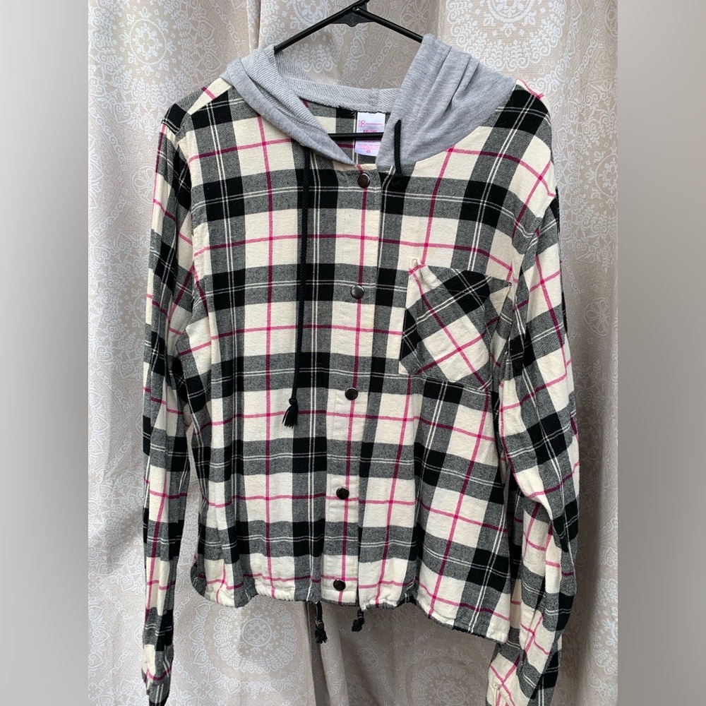 No boundaries button down shirt. 2X. 100% cotton. Material does not stretch